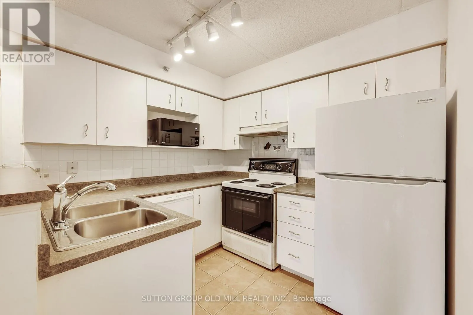 208 - 1470 BISHOPS GATE