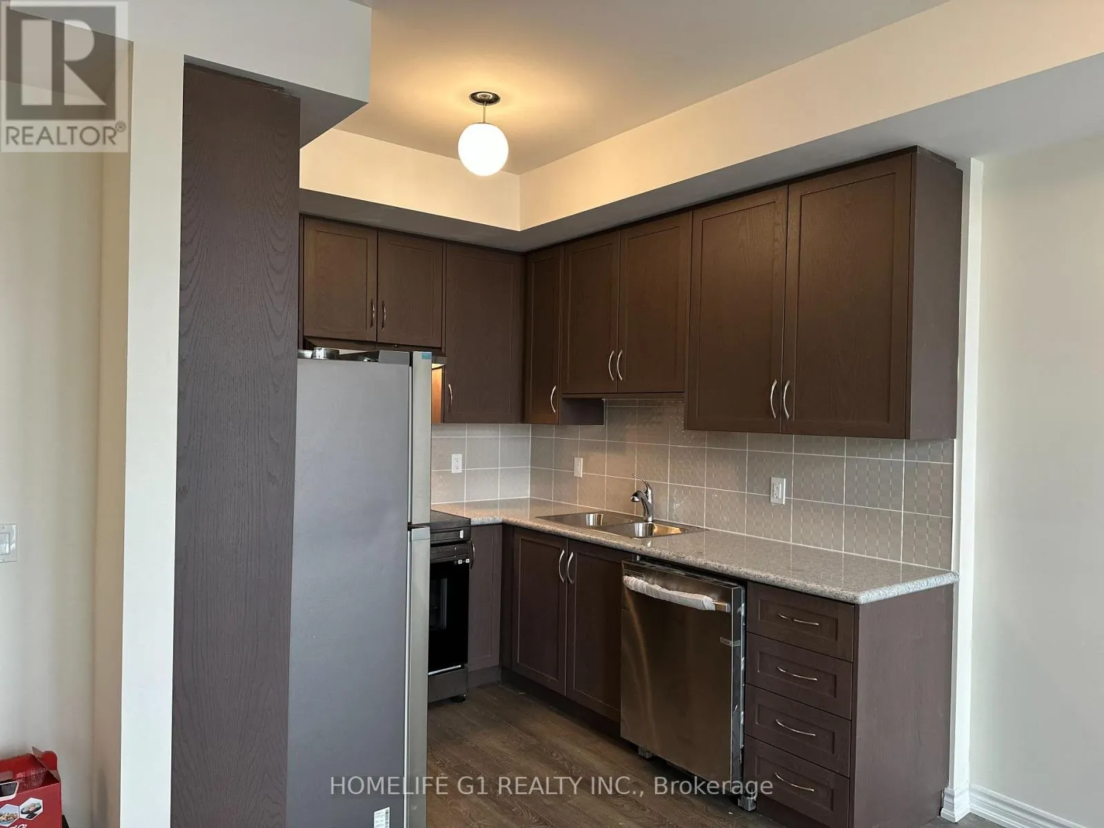 213 - 30 HALLIFORD PLACE