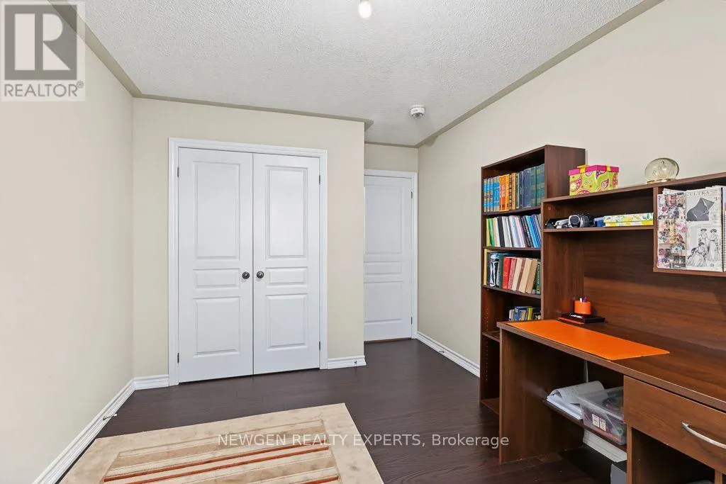 43 LONE ROCK CIRCLE