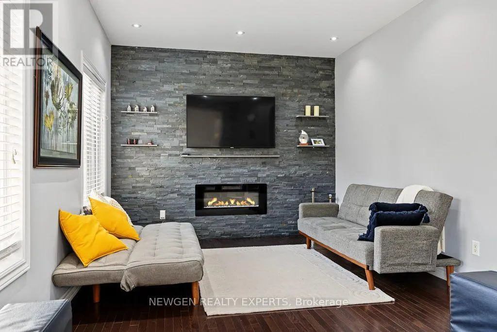43 LONE ROCK CIRCLE