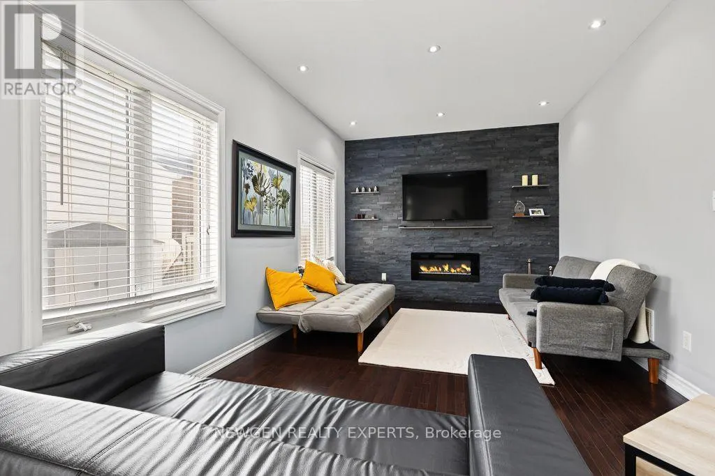 43 LONE ROCK CIRCLE