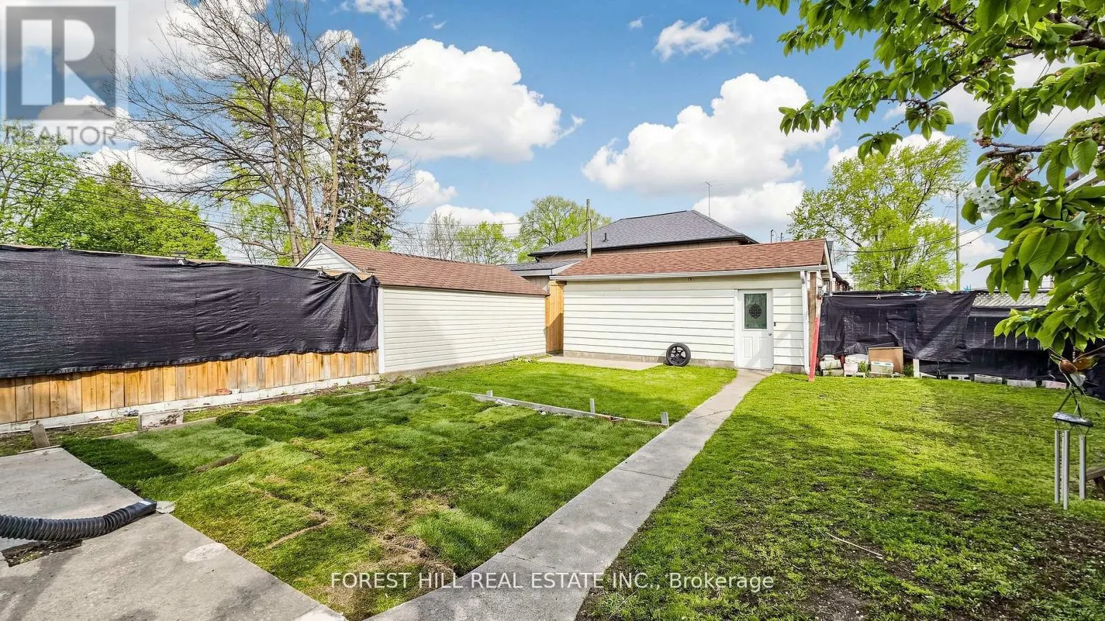 2 ELLINS AVENUE