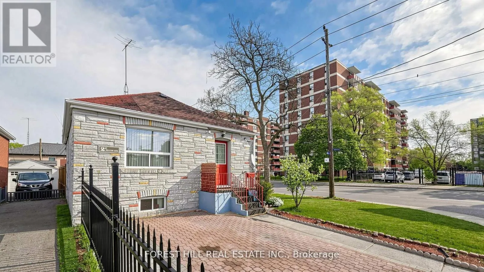 2 ELLINS AVENUE