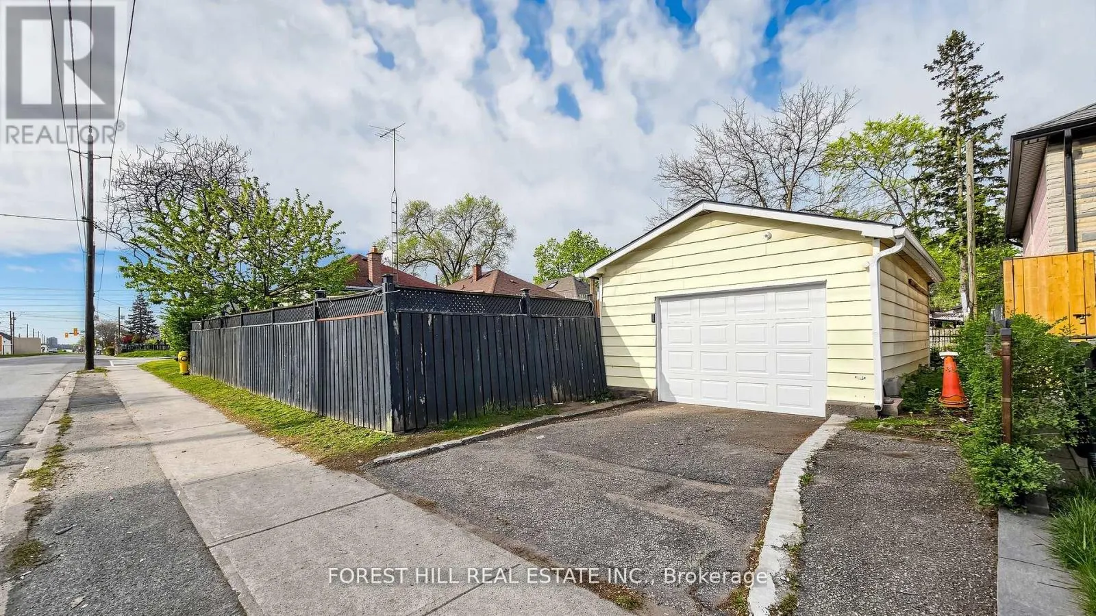 2 ELLINS AVENUE