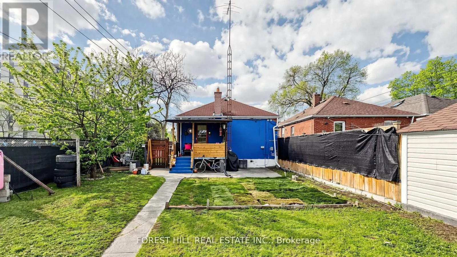 2 ELLINS AVENUE
