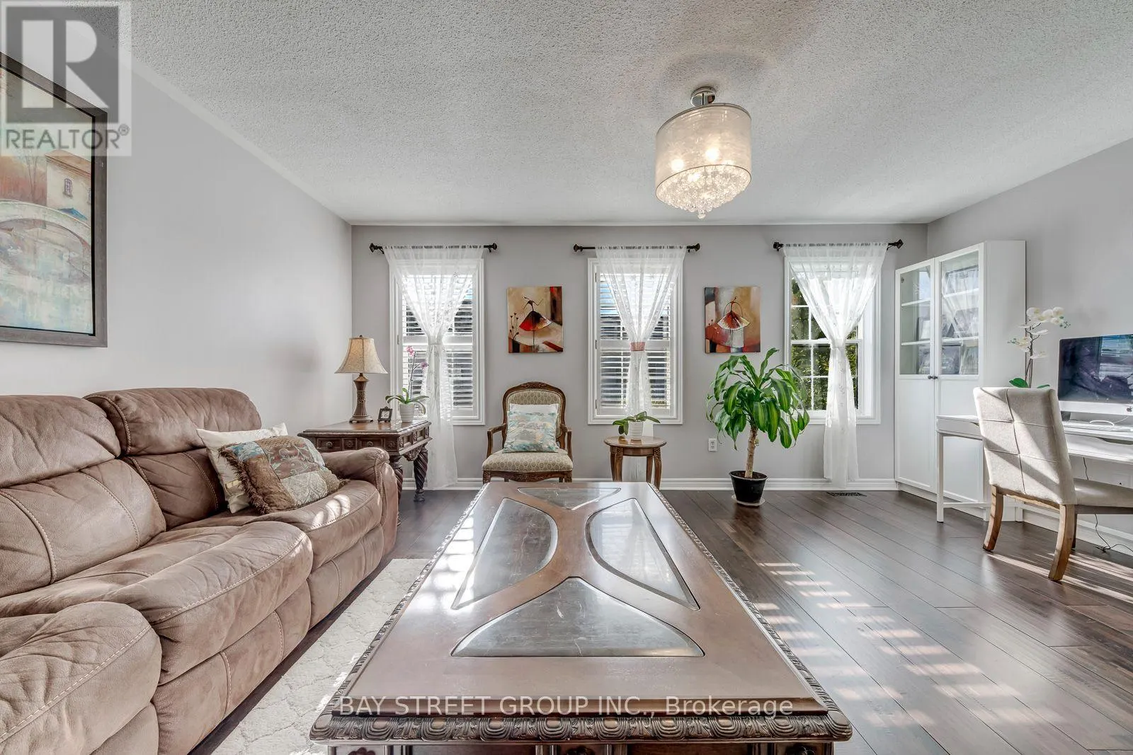 213 LITTLEWOOD DRIVE