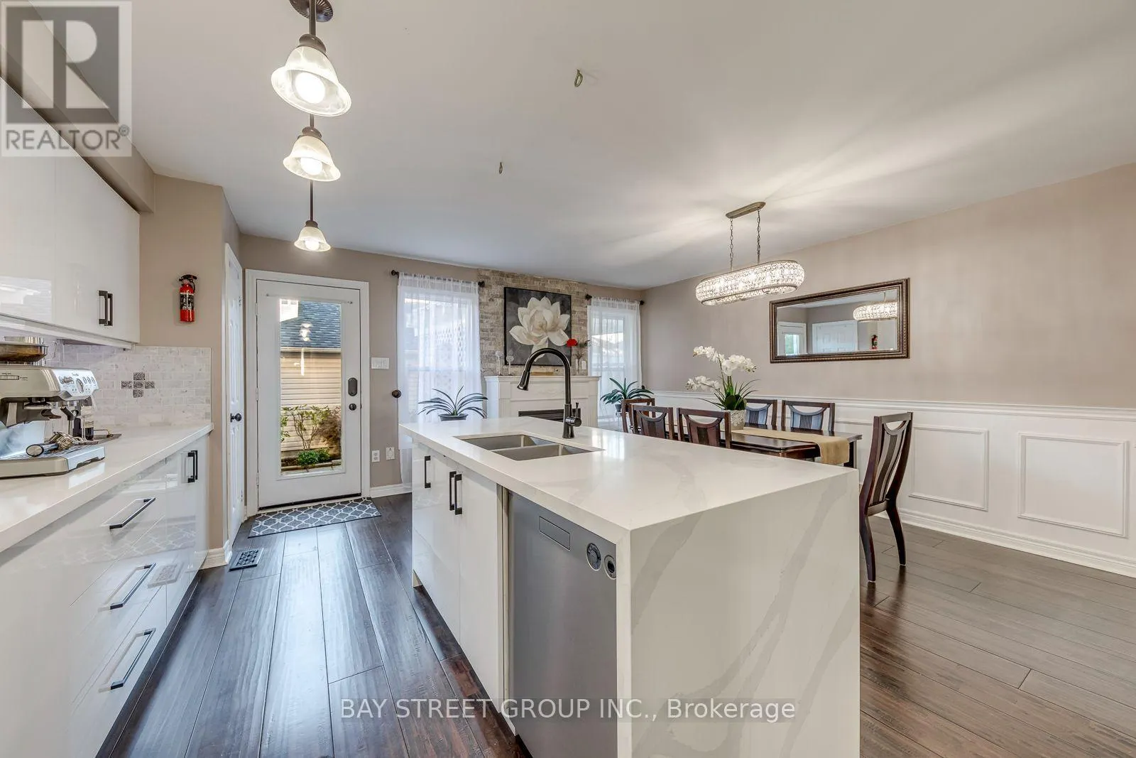 213 LITTLEWOOD DRIVE