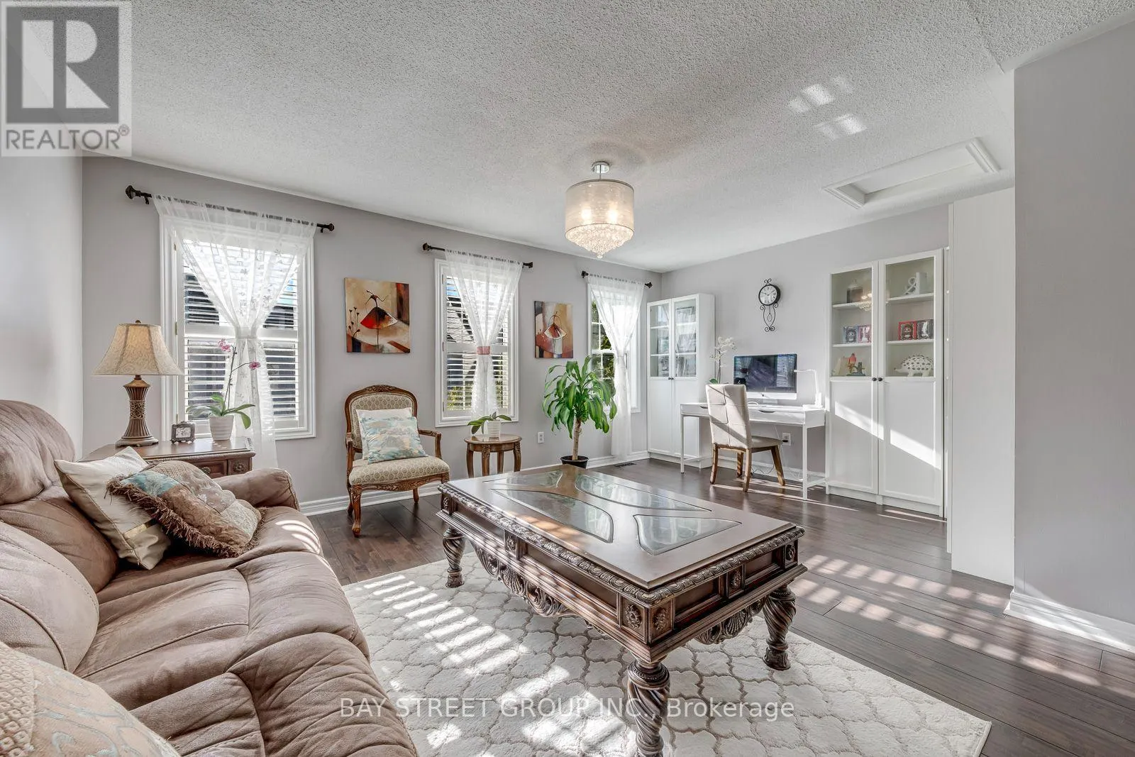 213 LITTLEWOOD DRIVE