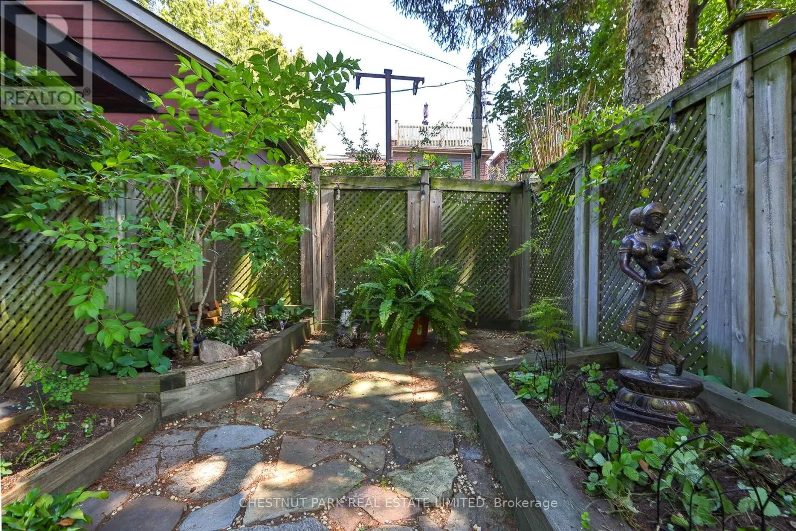 REAR - 95 PARKSIDE DRIVE