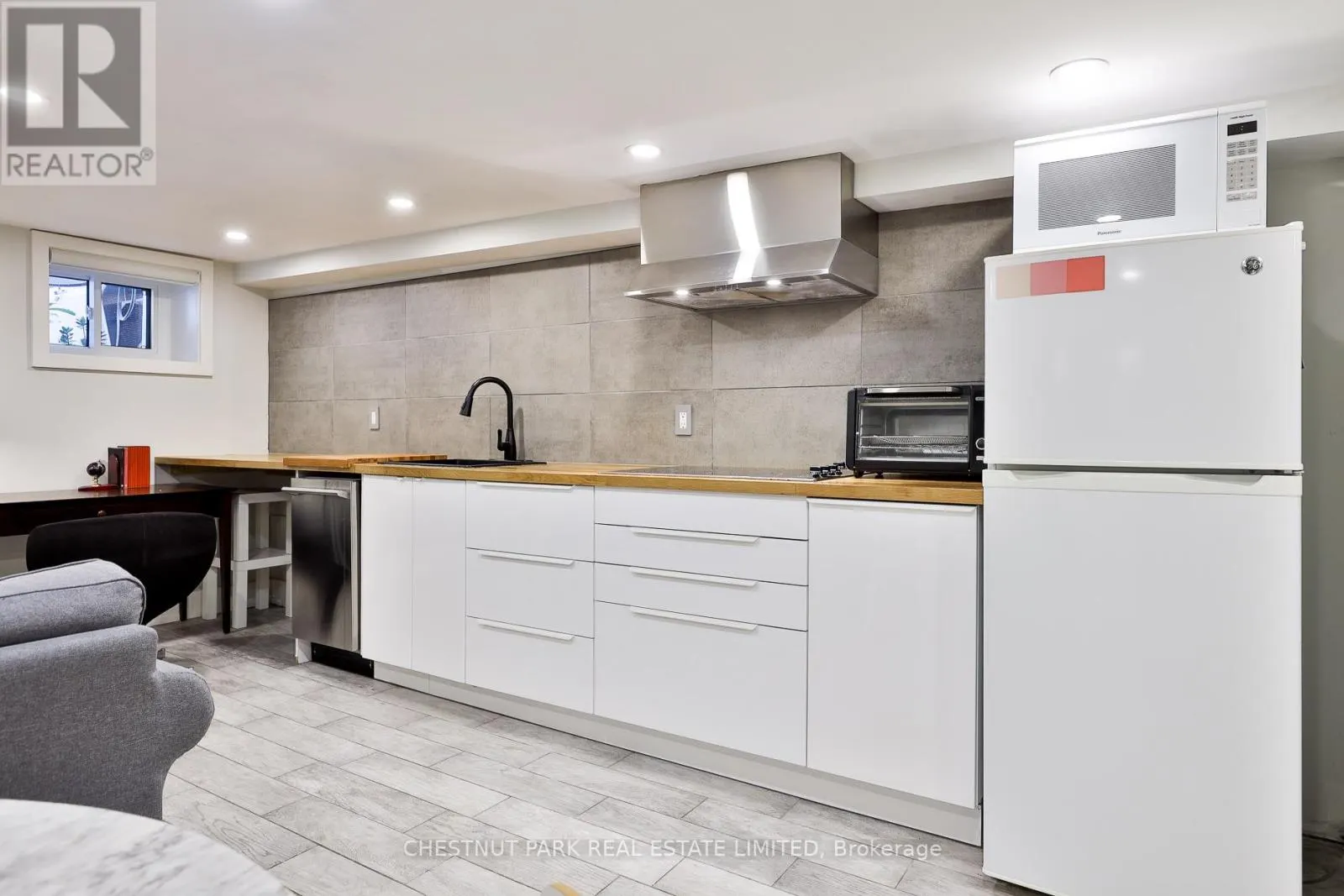 REAR - 95 PARKSIDE DRIVE