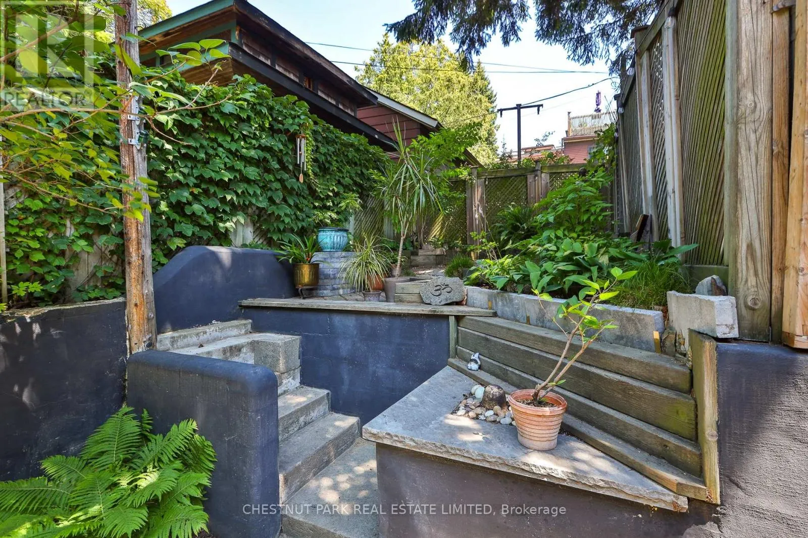 REAR - 95 PARKSIDE DRIVE