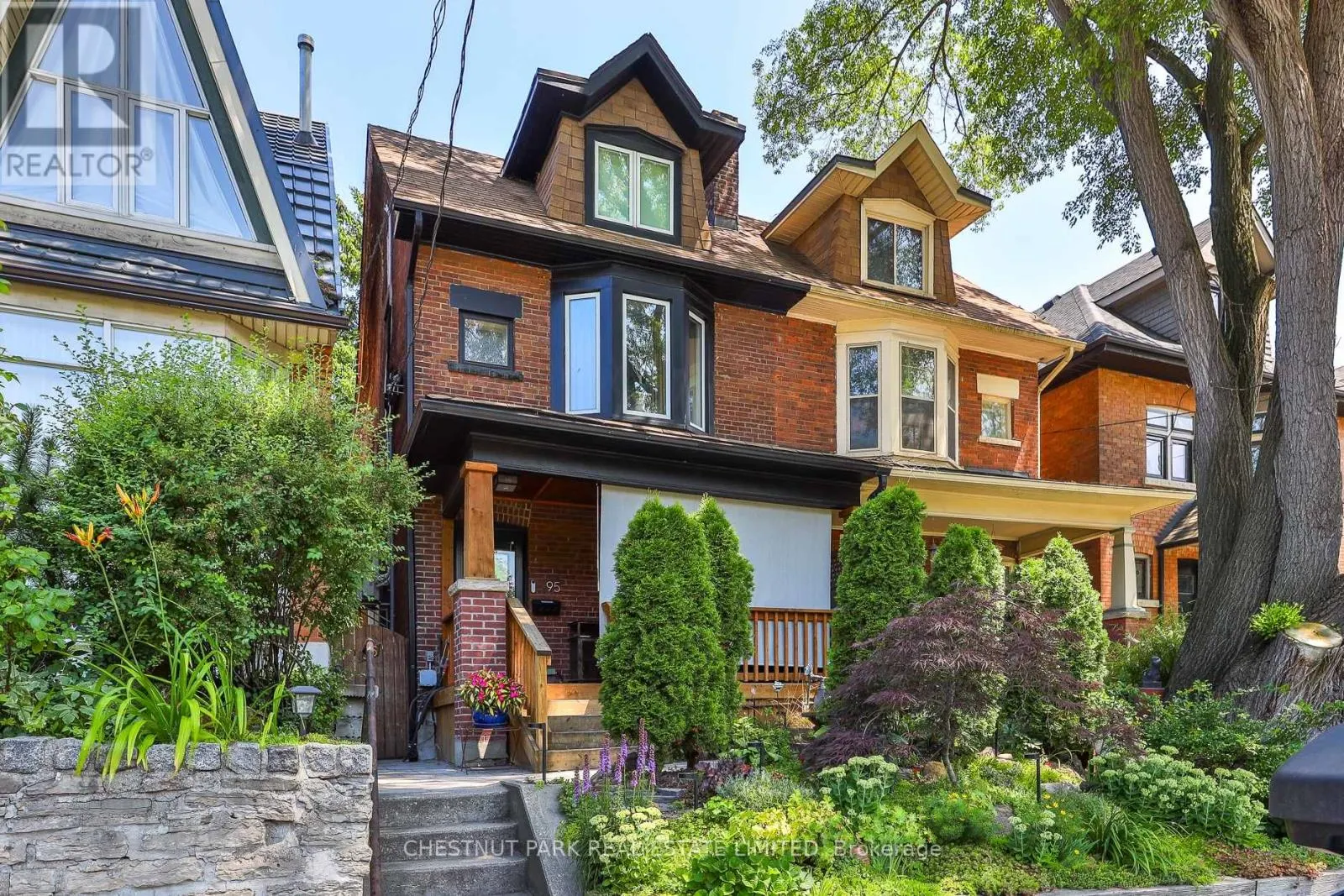 REAR - 95 PARKSIDE DRIVE
