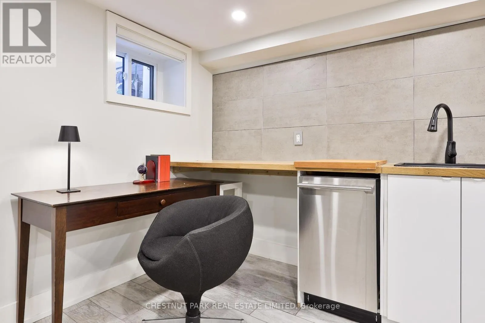 REAR - 95 PARKSIDE DRIVE
