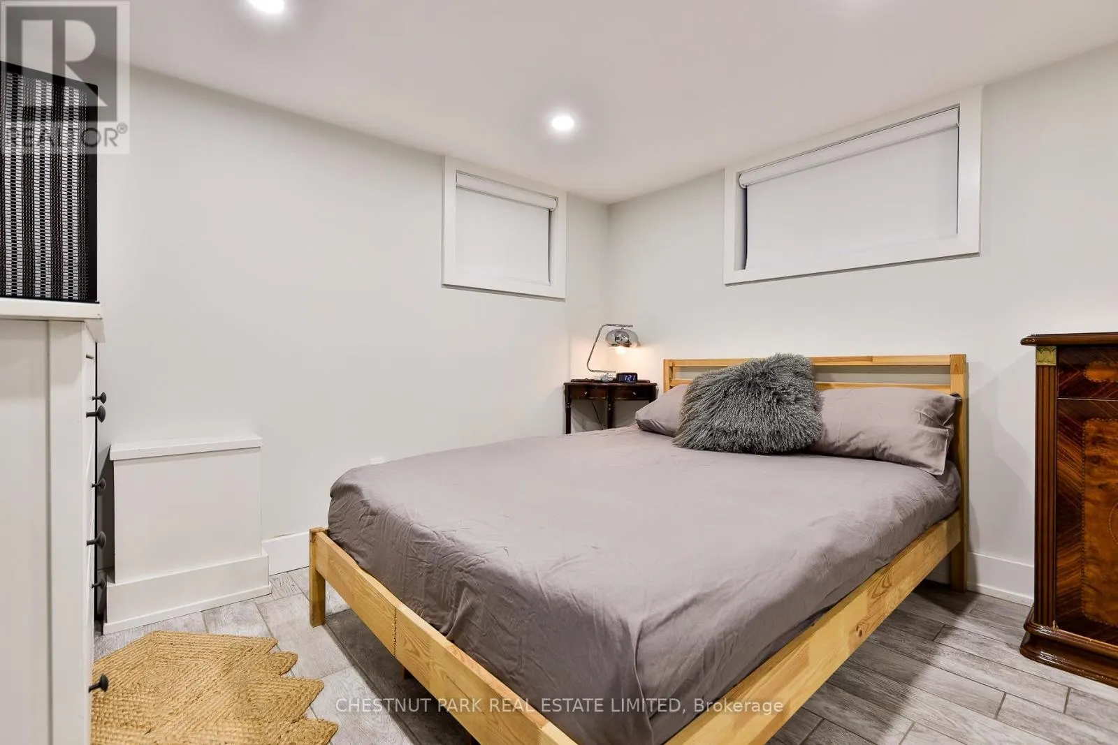 REAR - 95 PARKSIDE DRIVE