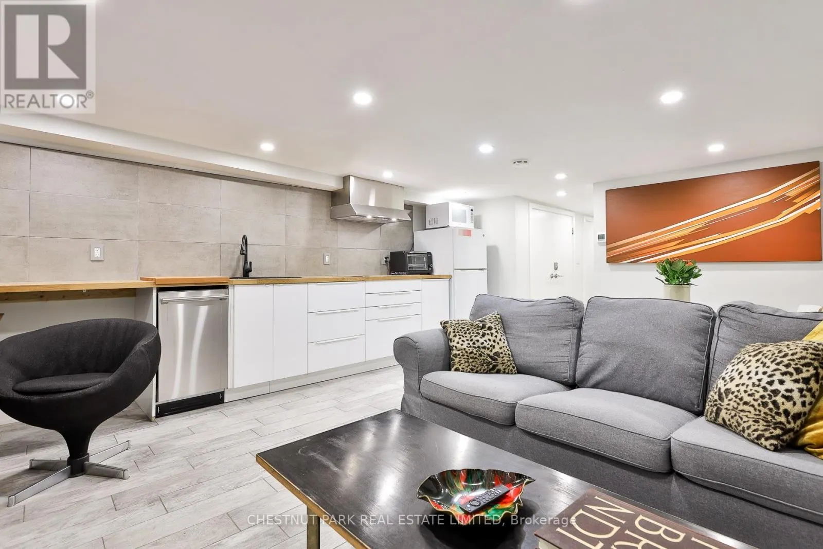REAR - 95 PARKSIDE DRIVE