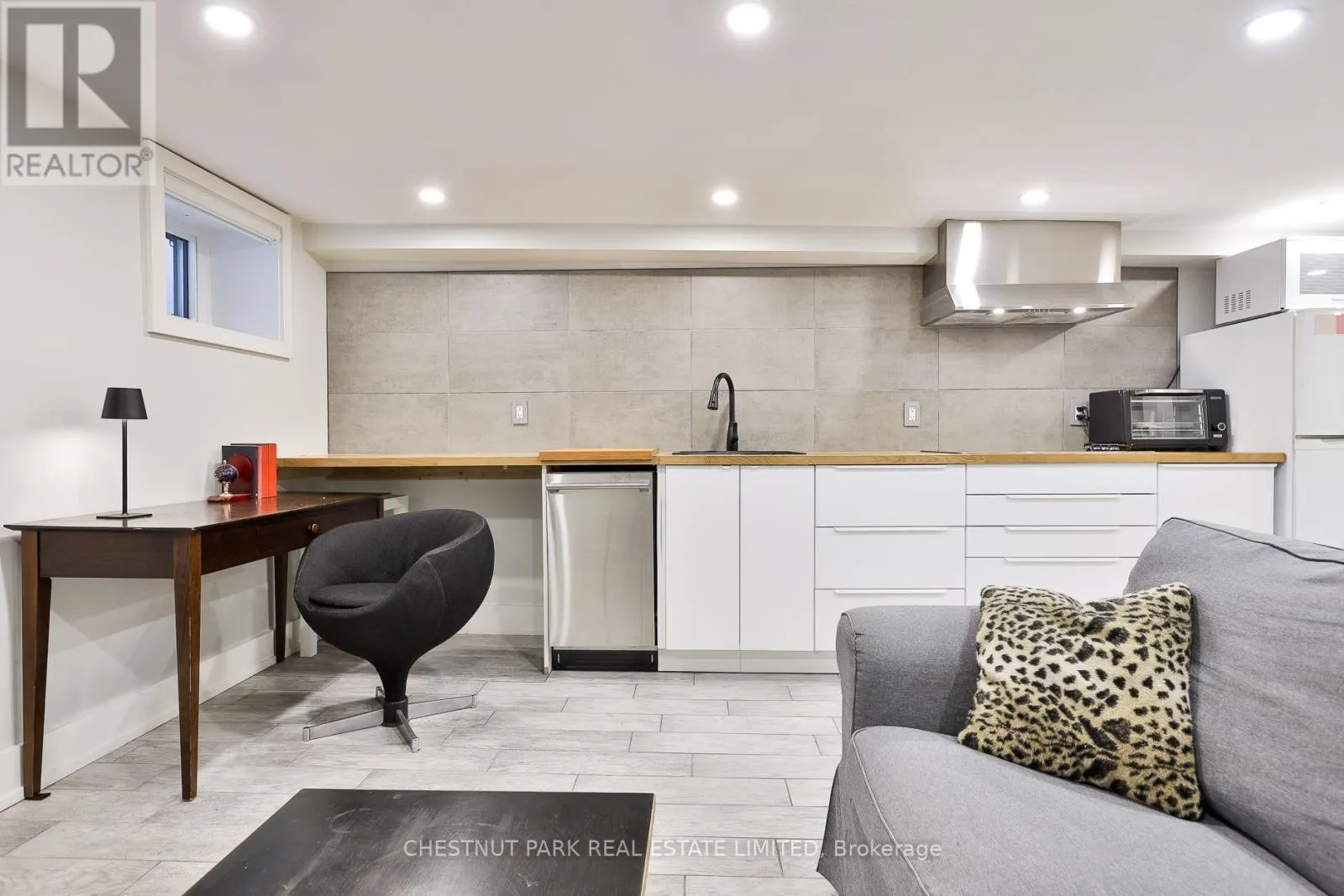 REAR - 95 PARKSIDE DRIVE