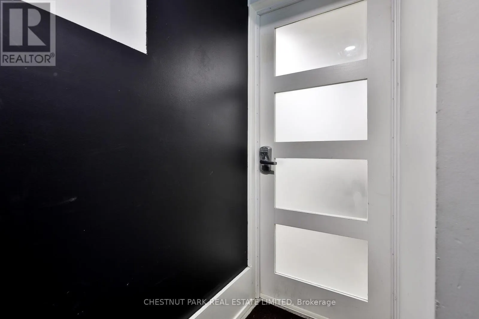 REAR - 95 PARKSIDE DRIVE