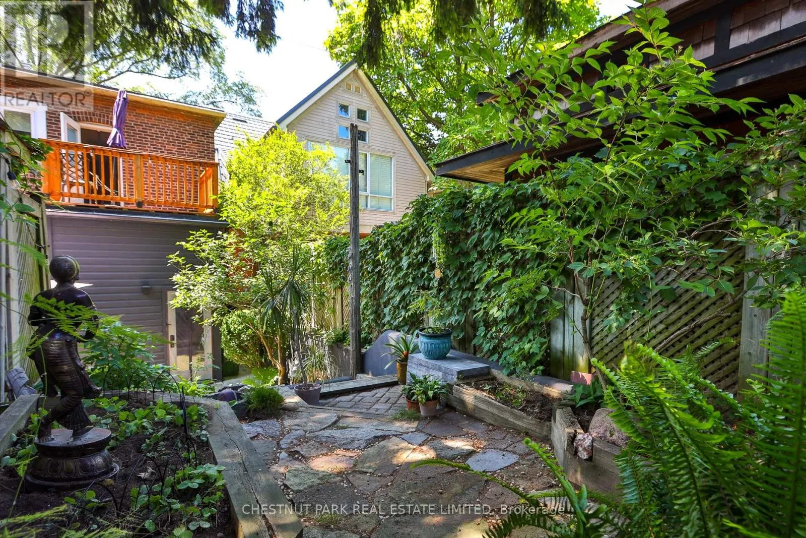 REAR - 95 PARKSIDE DRIVE