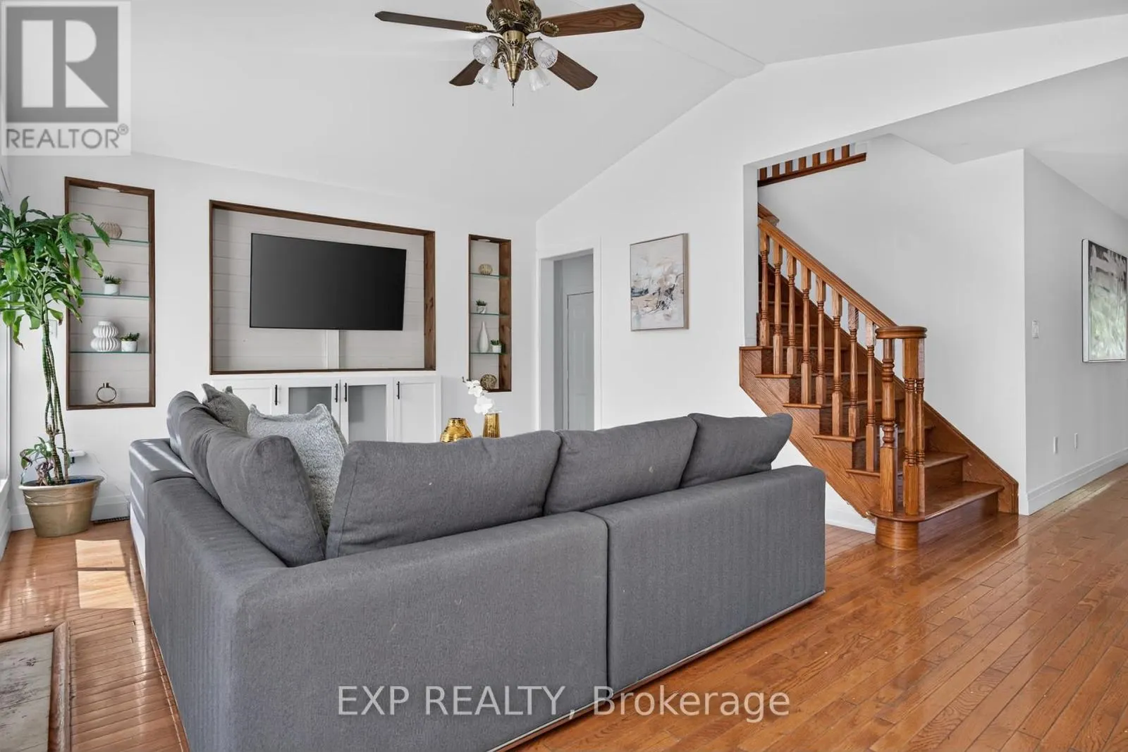 664 DOLBY CRESCENT