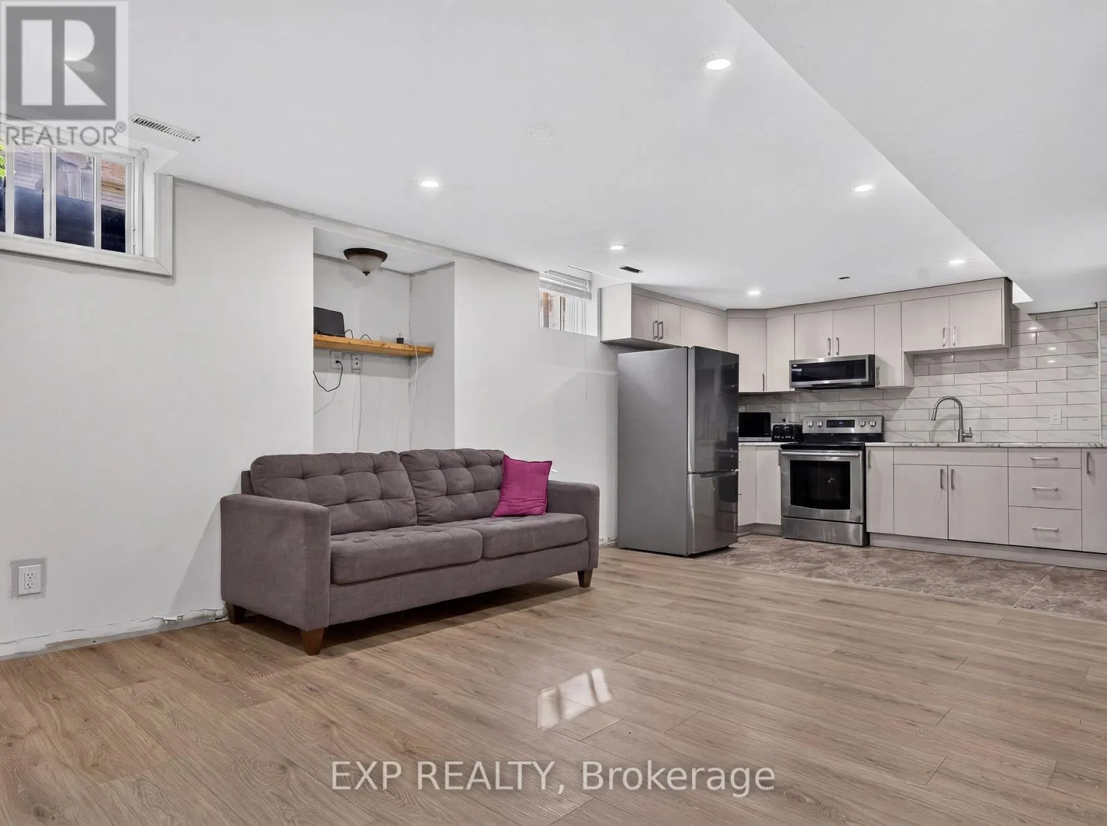664 DOLBY CRESCENT
