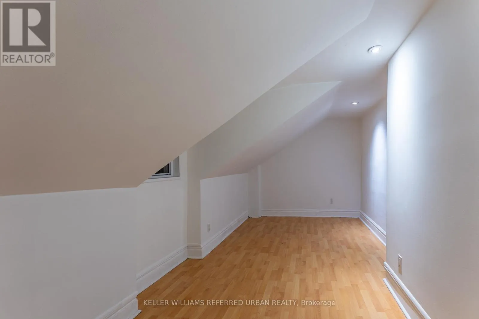 UPPER - 716 LANSDOWNE AVENUE