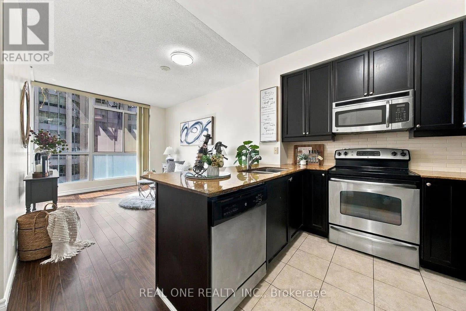 1611 - 225 WEBB DRIVE