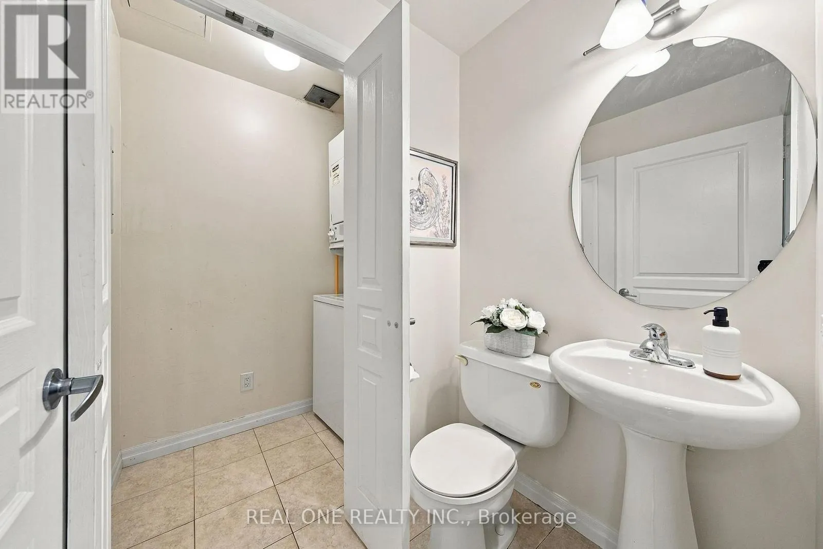 1611 - 225 WEBB DRIVE