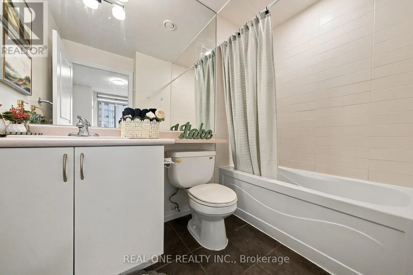 1611 - 225 WEBB DRIVE