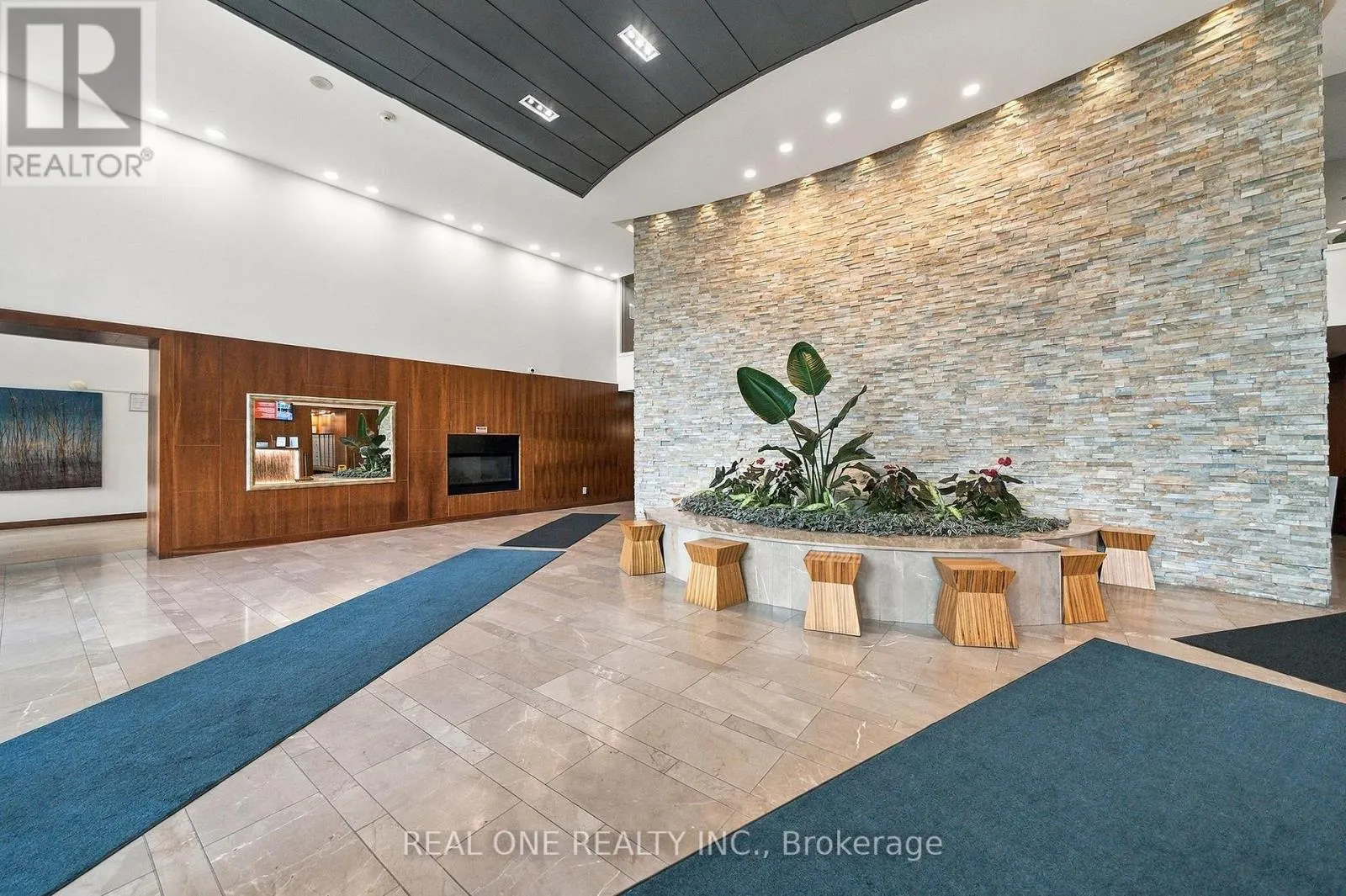 1611 - 225 WEBB DRIVE