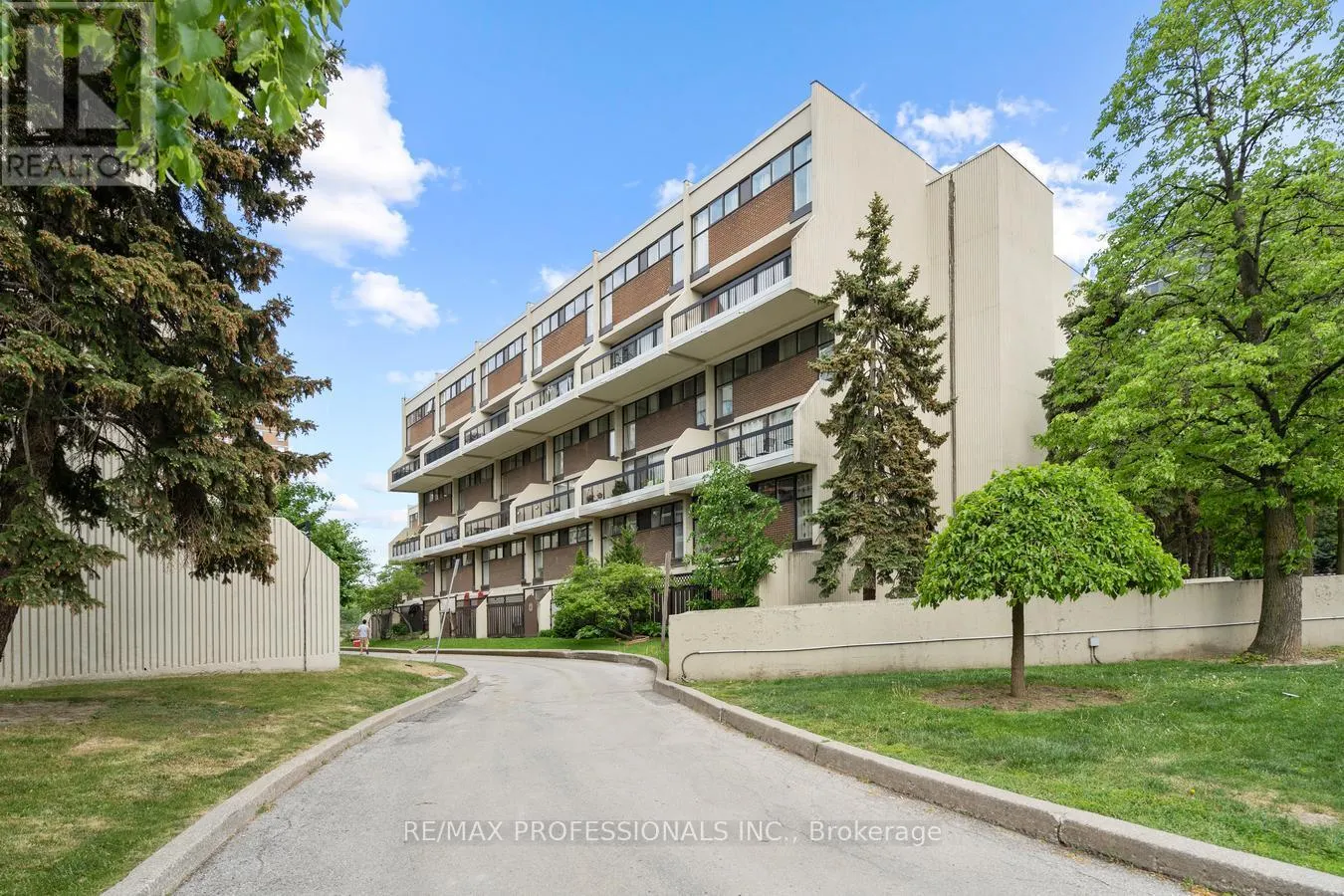 339 - 2 VALHALLA INN ROAD