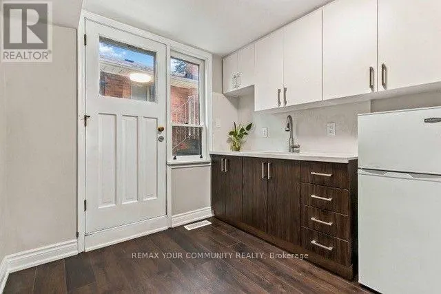 2 MUNHALL ROAD