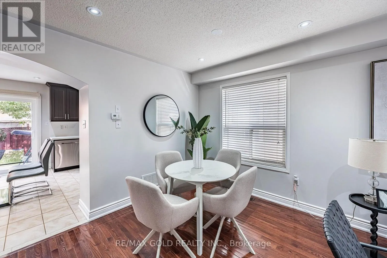 21 EDENVALLEY ROAD