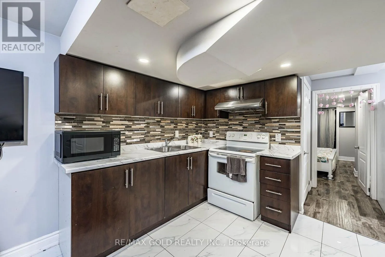 21 EDENVALLEY ROAD