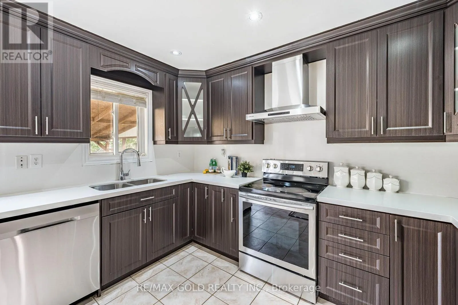 21 EDENVALLEY ROAD