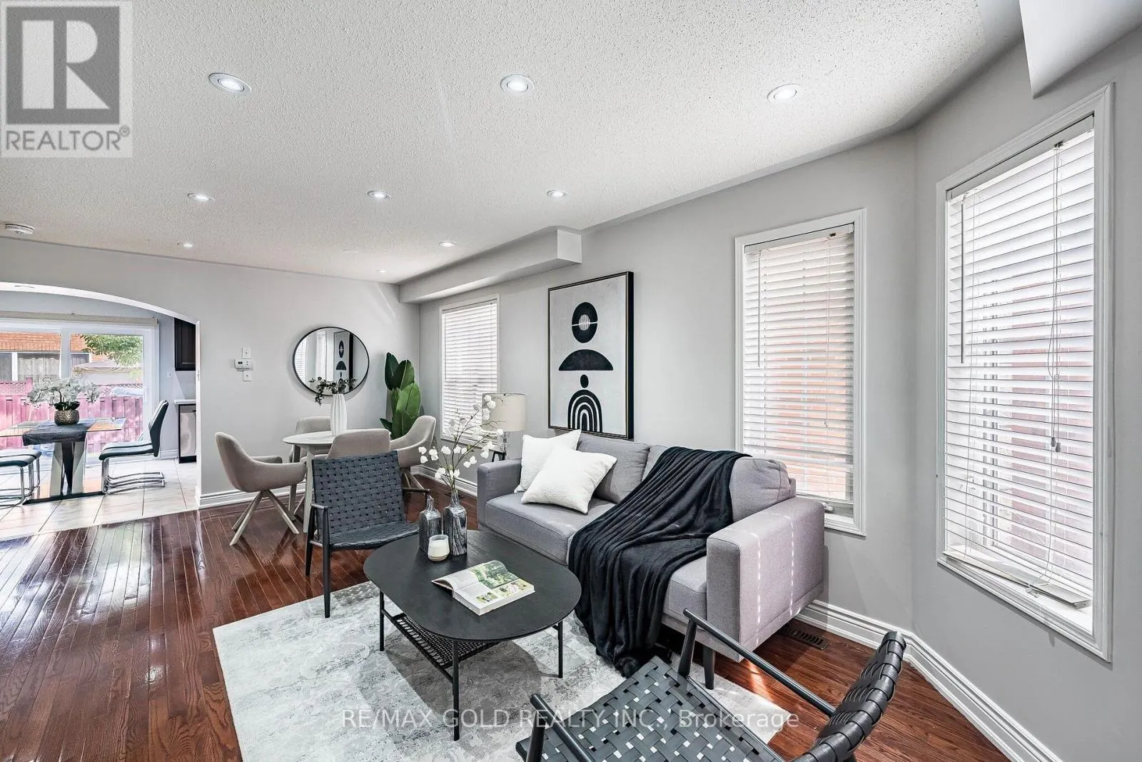 21 EDENVALLEY ROAD