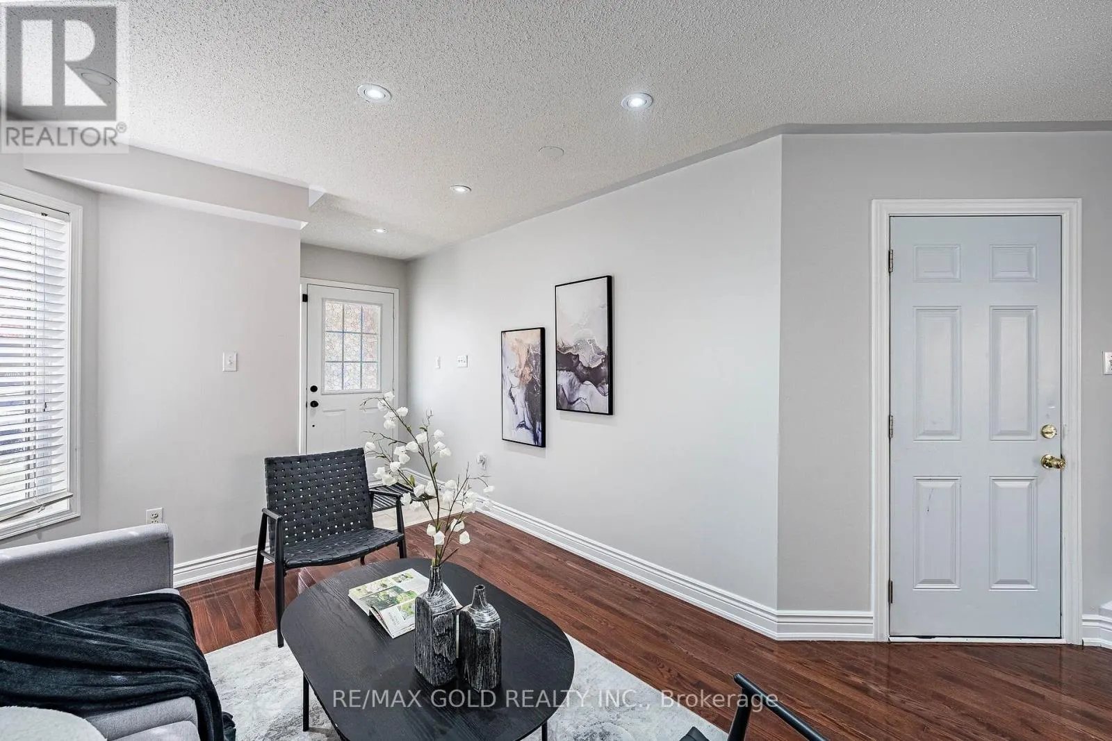 21 EDENVALLEY ROAD
