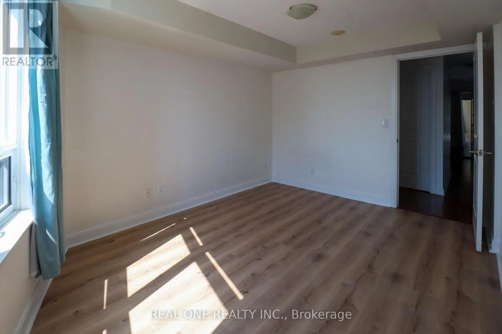 801 - 330 BURNHAMTHORPE ROAD W