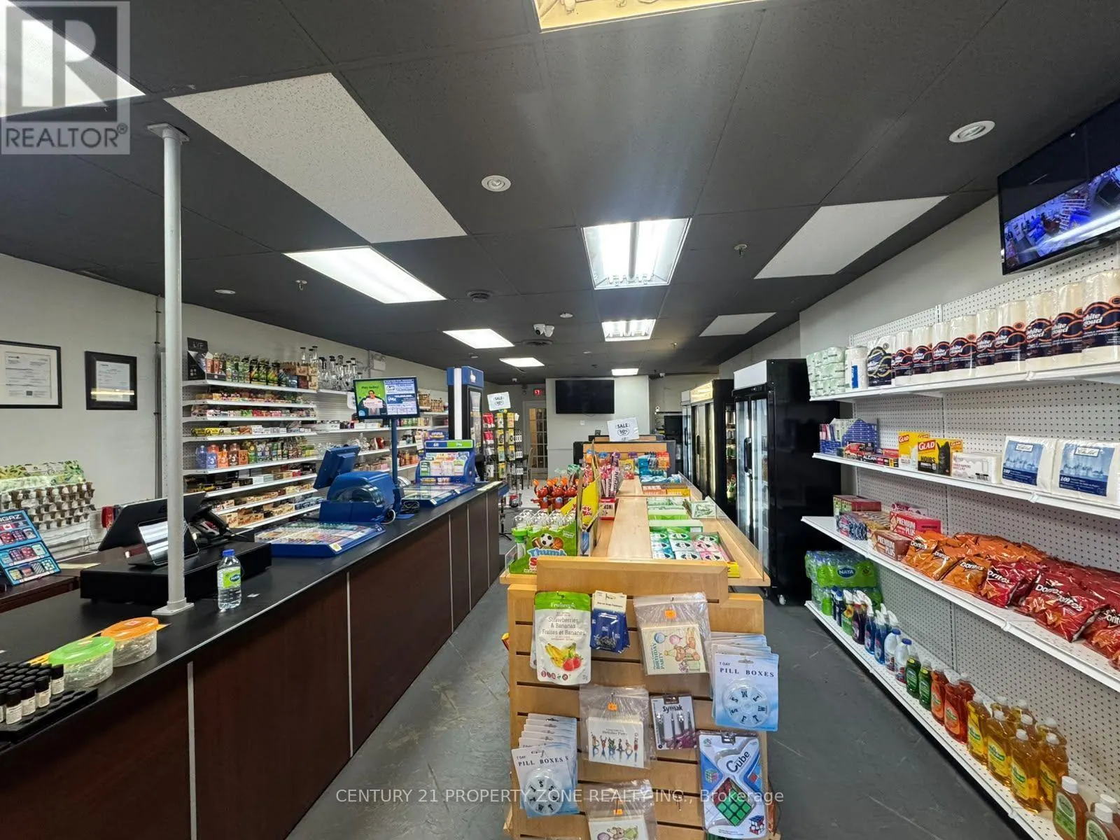 17 - 83 KENNEDY ROAD S