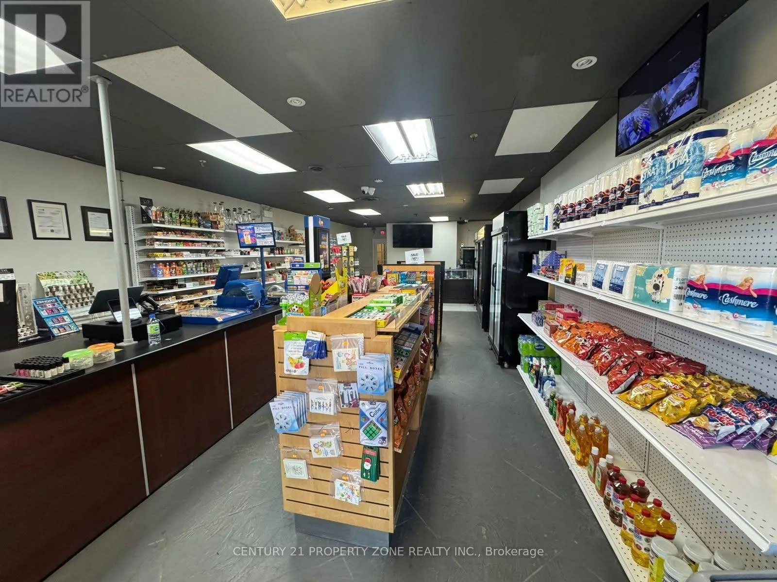 17 - 83 KENNEDY ROAD S