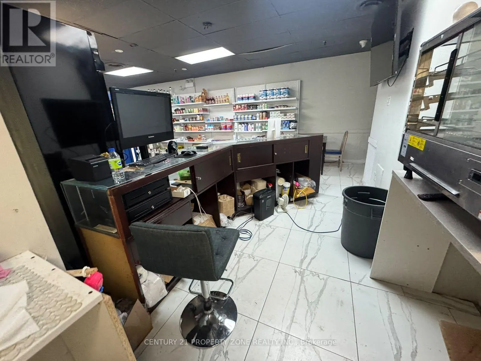 17 - 83 KENNEDY ROAD S
