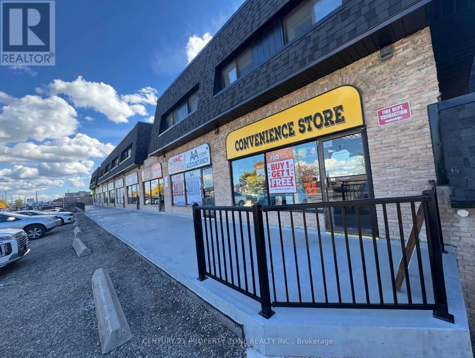 17 - 83 KENNEDY ROAD S