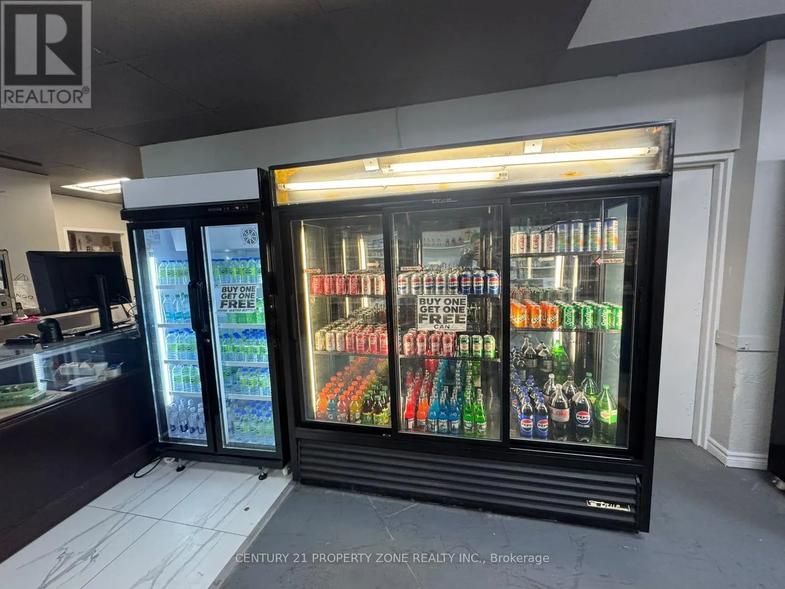 17 - 83 KENNEDY ROAD S