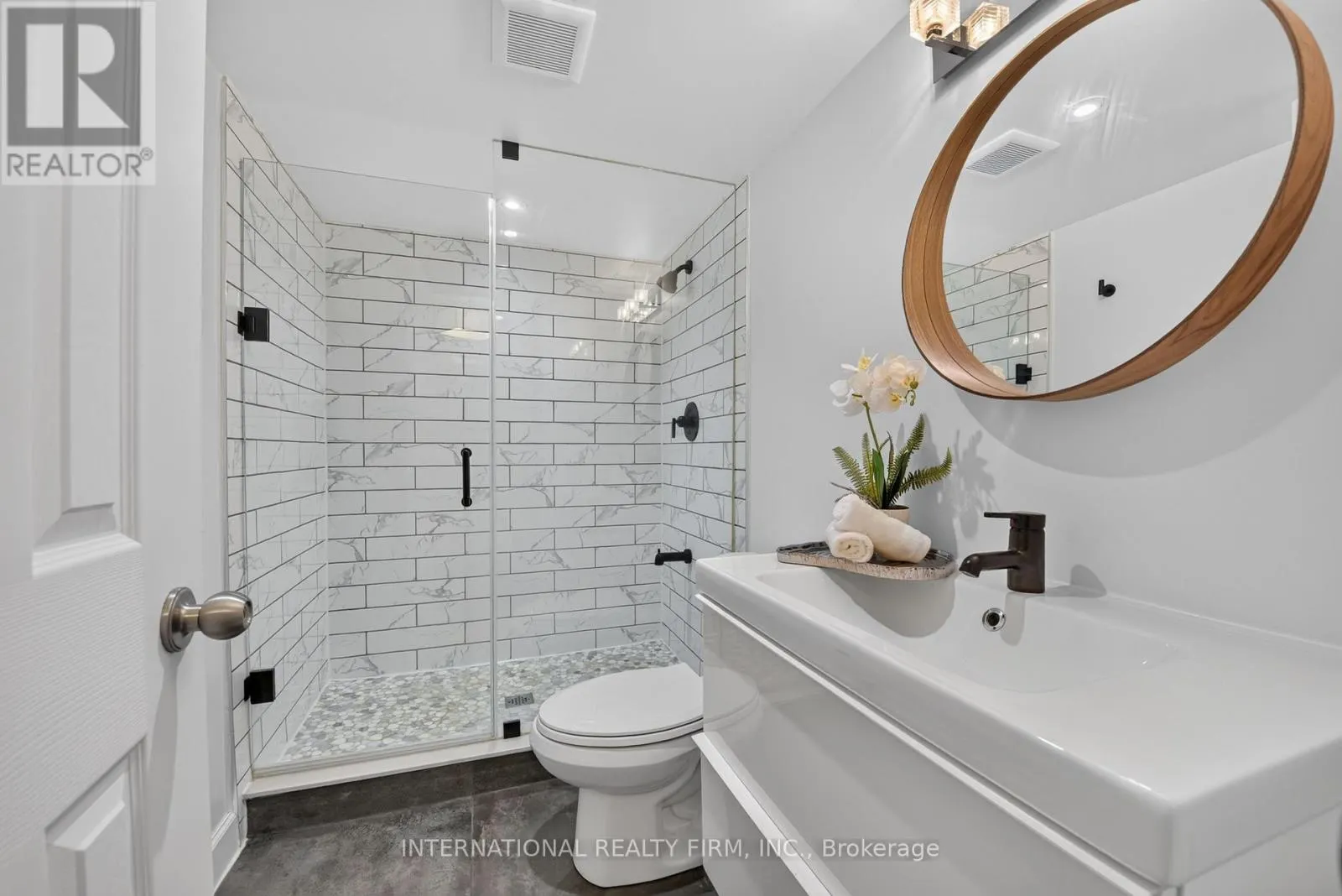 15 - 6855 GLEN ERIN DRIVE