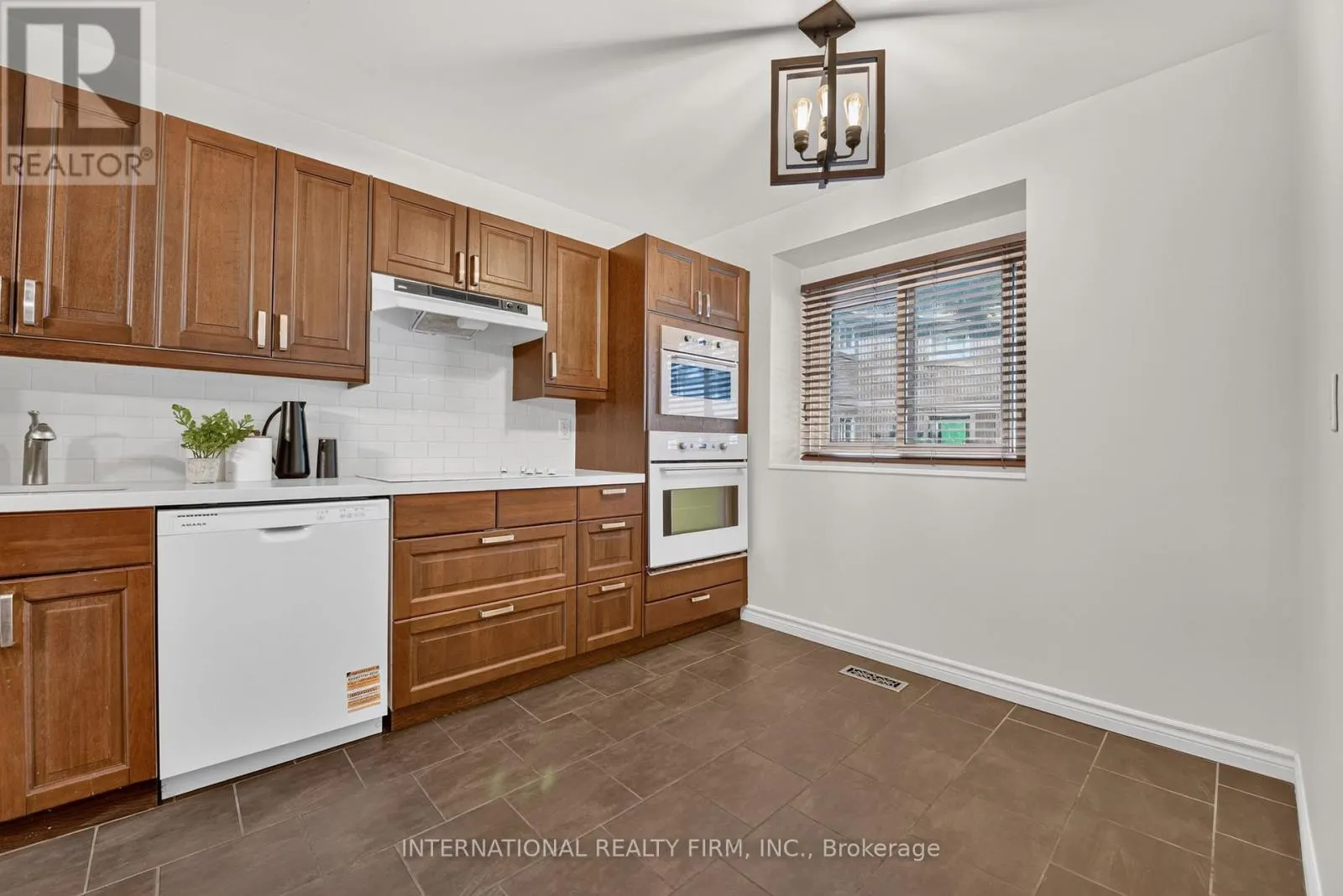 15 - 6855 GLEN ERIN DRIVE