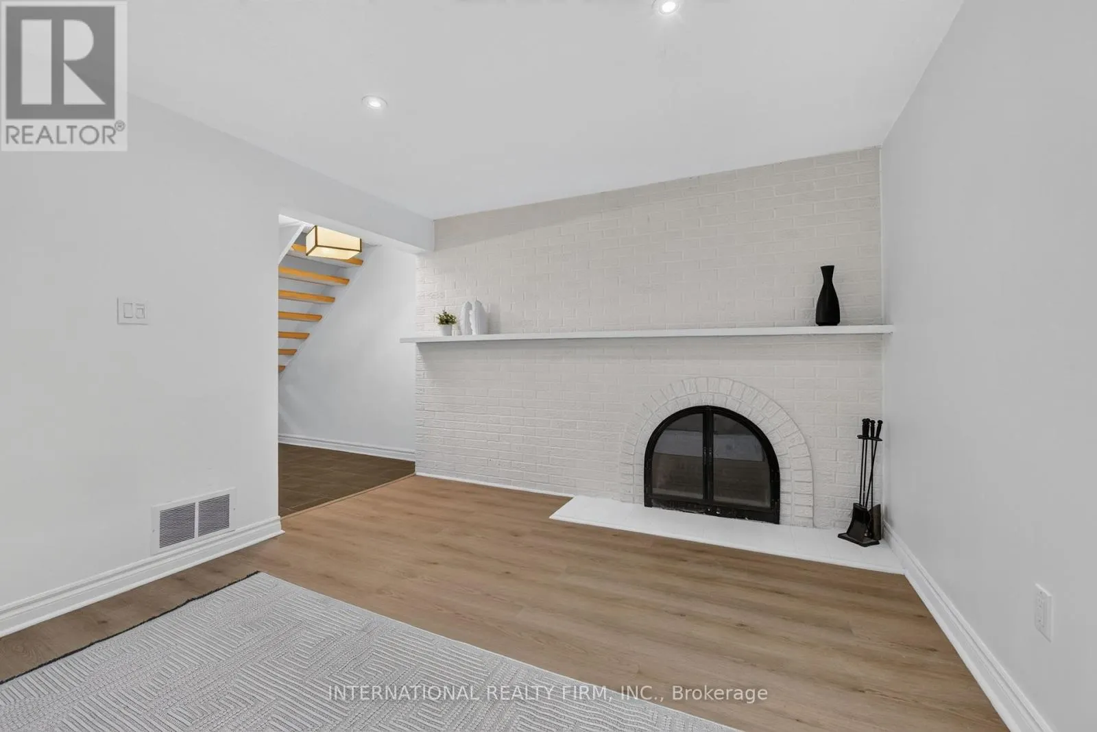 15 - 6855 GLEN ERIN DRIVE
