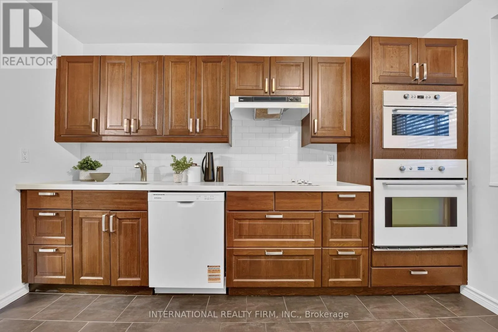 15 - 6855 GLEN ERIN DRIVE