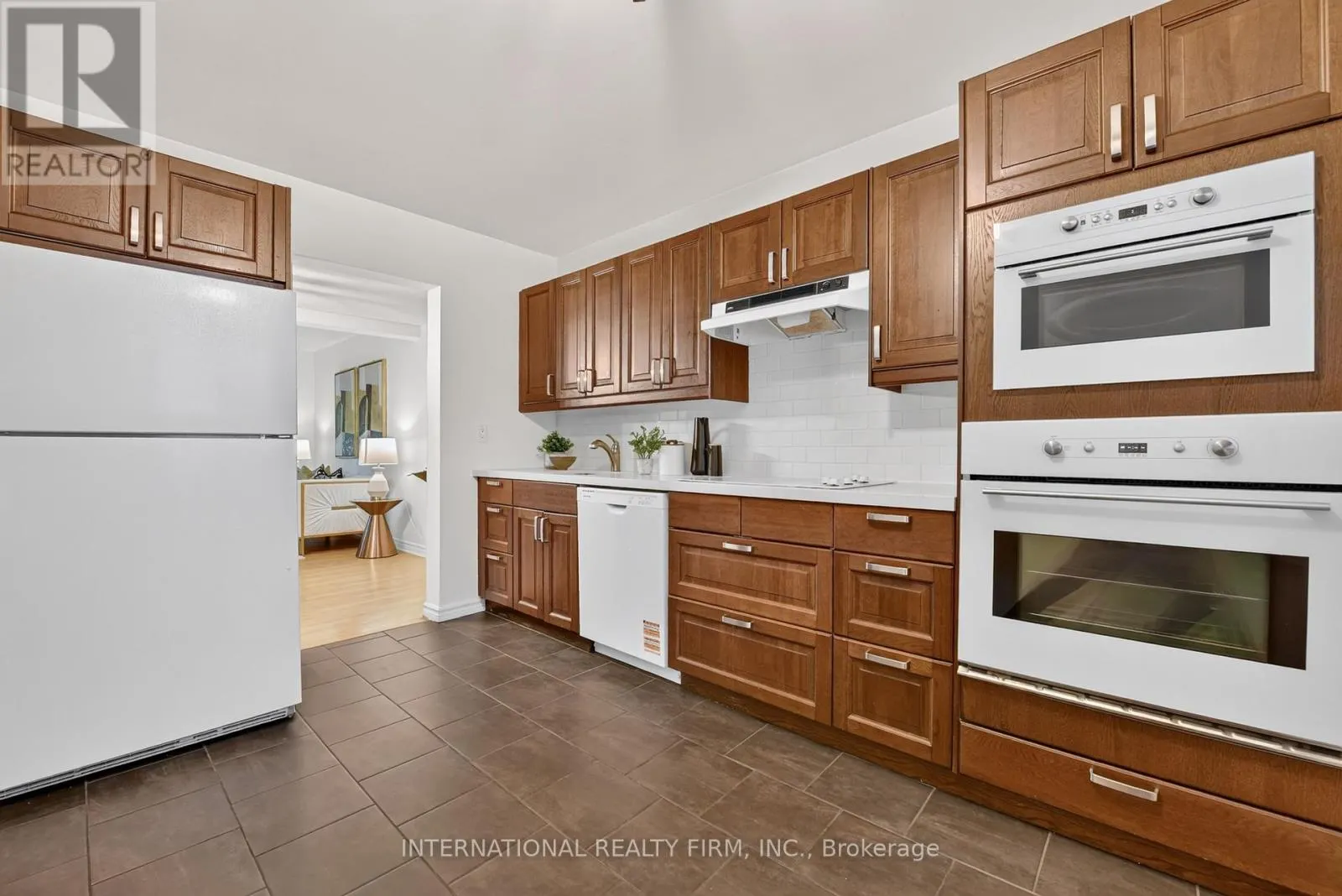15 - 6855 GLEN ERIN DRIVE