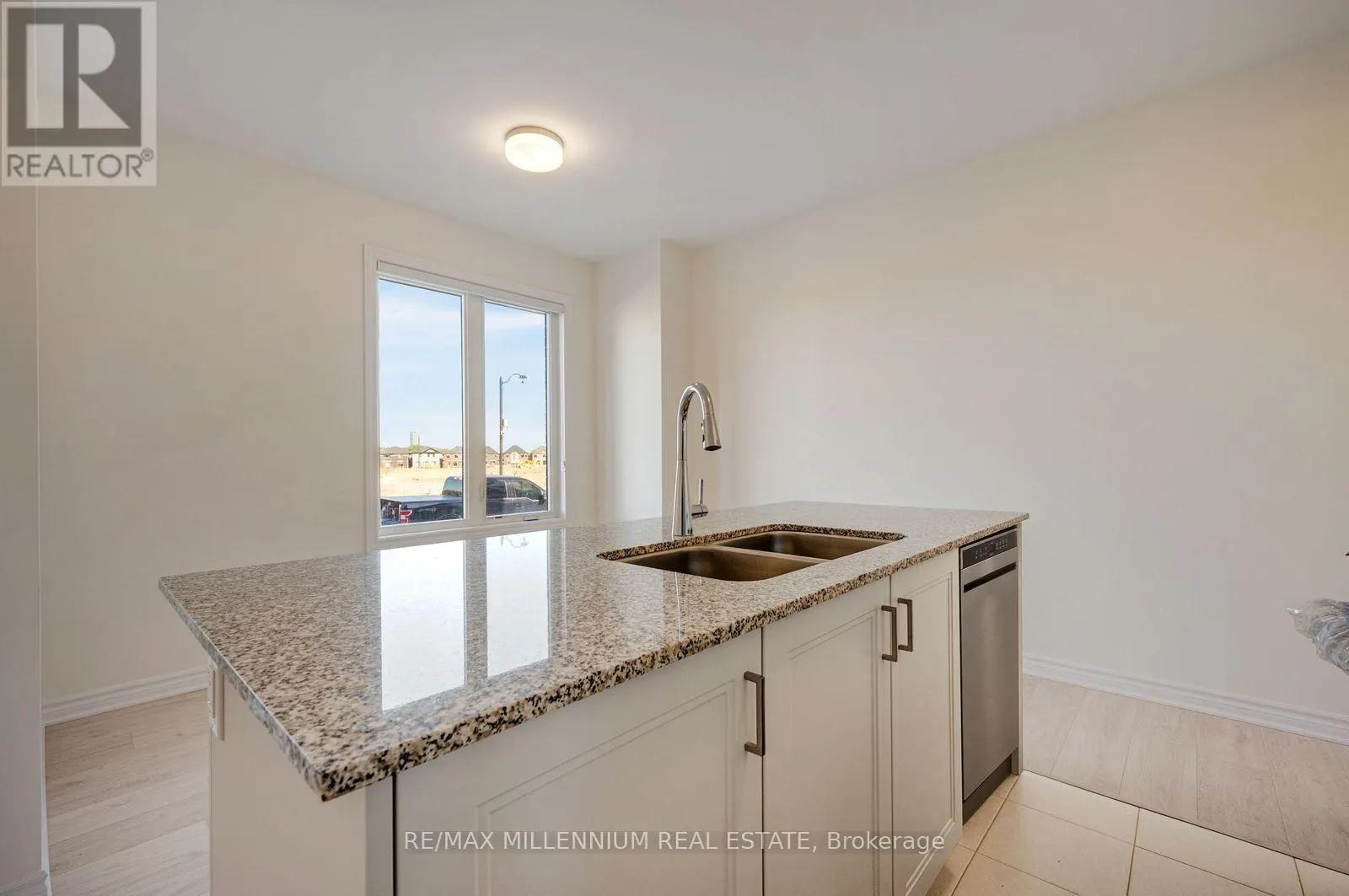 MAIN - 10 THORNBIRD CRESCENT