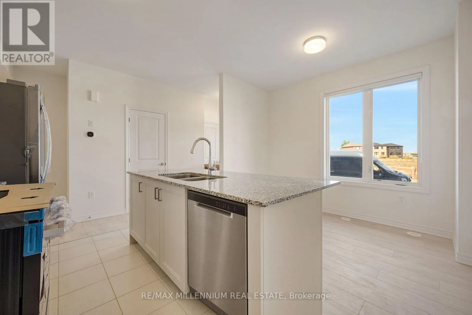 MAIN - 10 THORNBIRD CRESCENT