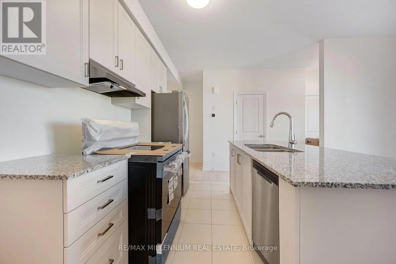 MAIN - 10 THORNBIRD CRESCENT